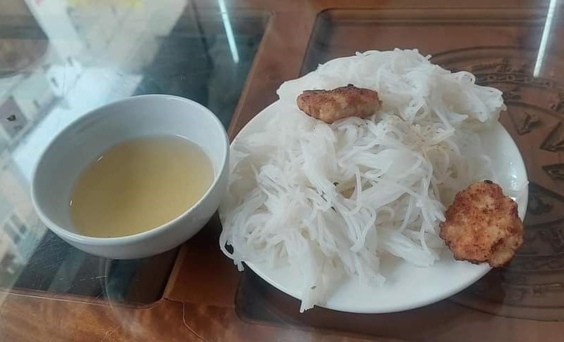 Dân sinh - Vụ suất bún 35 nghìn chỉ 2 miếng chả: Cơ quan chức năng vào cuộc, chủ nhà hàng lên tiếng (Hình 2).