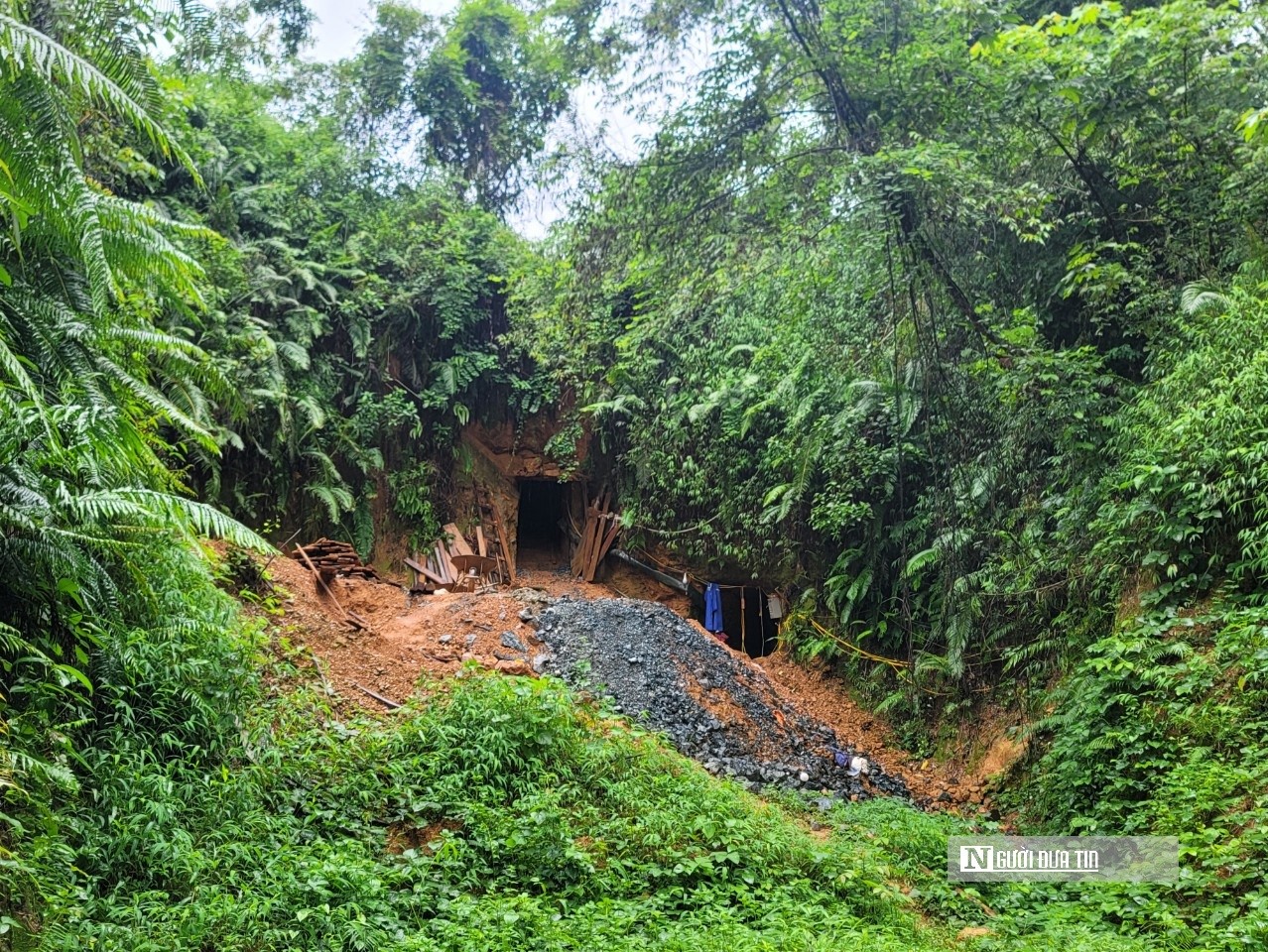 An ninh - Hình sự - Bắt quả tang hàng chục đối tượng khai thác vàng trái phép ở Thanh Hóa