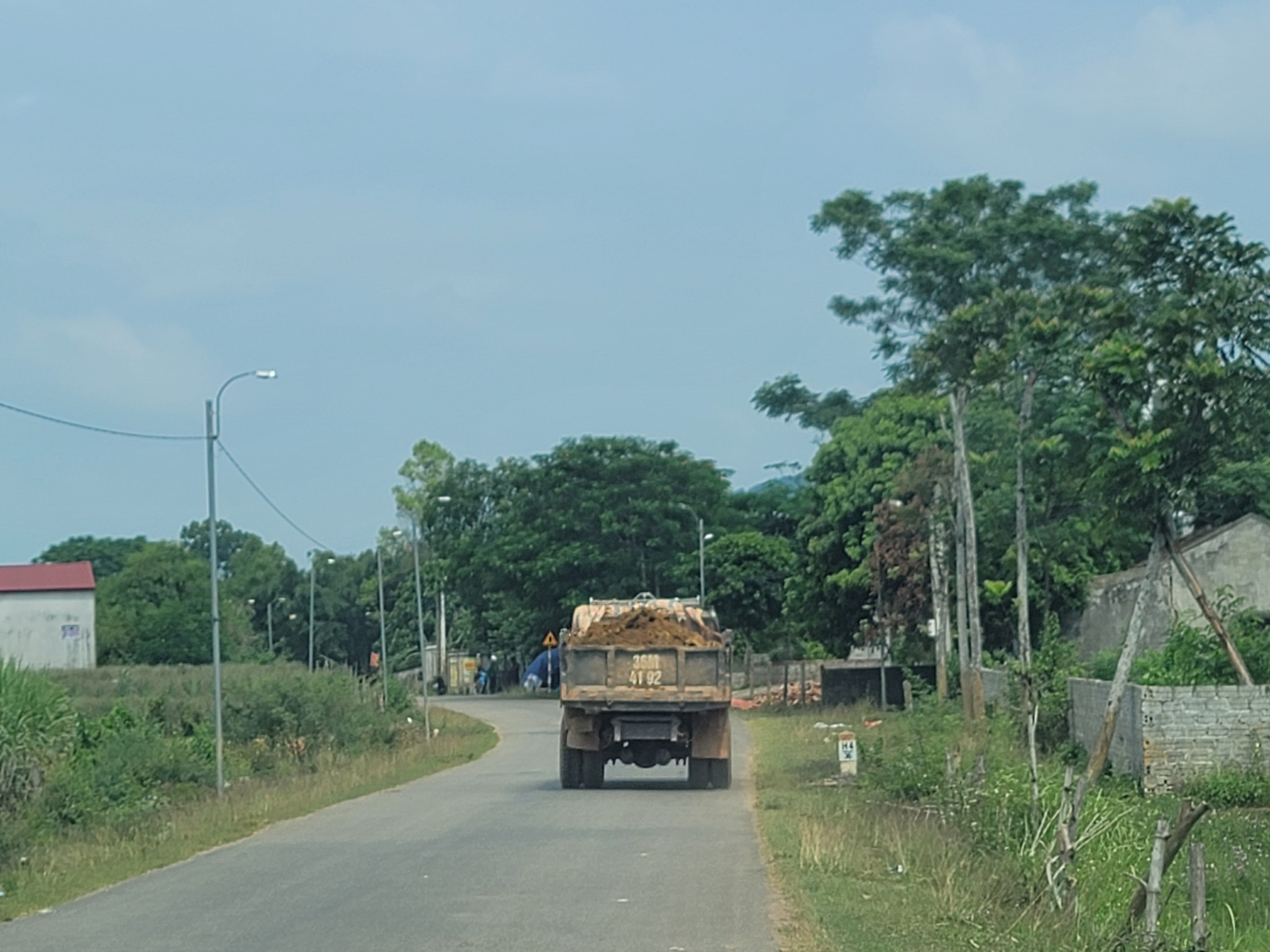 Dân sinh - Thanh Hóa: Lợi dụng hạ thấp độ cao để khai thác đất trái phép (Hình 6).