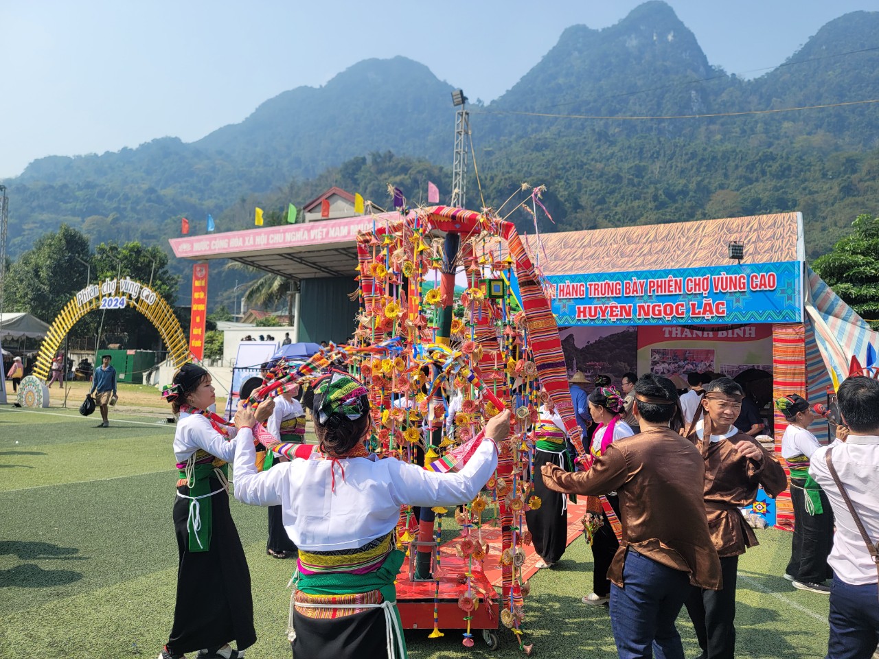 Văn hoá - Thanh Hóa: Đặc sắc liên hoan văn nghệ dân gian và phiên chợ vùng cao 2024 (Hình 7).