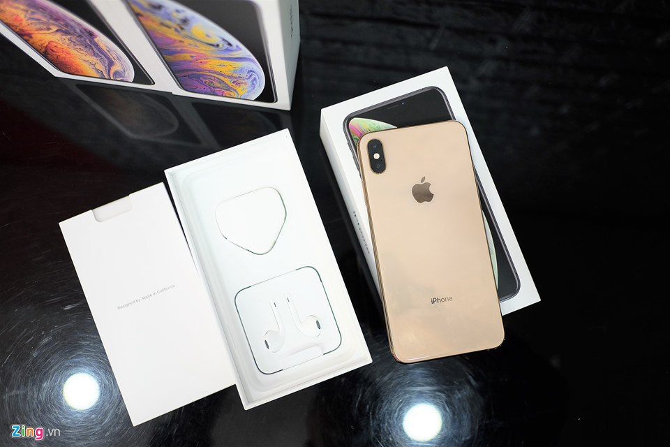 Sản phẩm - Tr&ecirc;n tay 3 phi&ecirc;n bản iPhone XS Max x&aacute;m, bạc v&agrave; v&agrave;ng hồng  (H&igrave;nh 3).