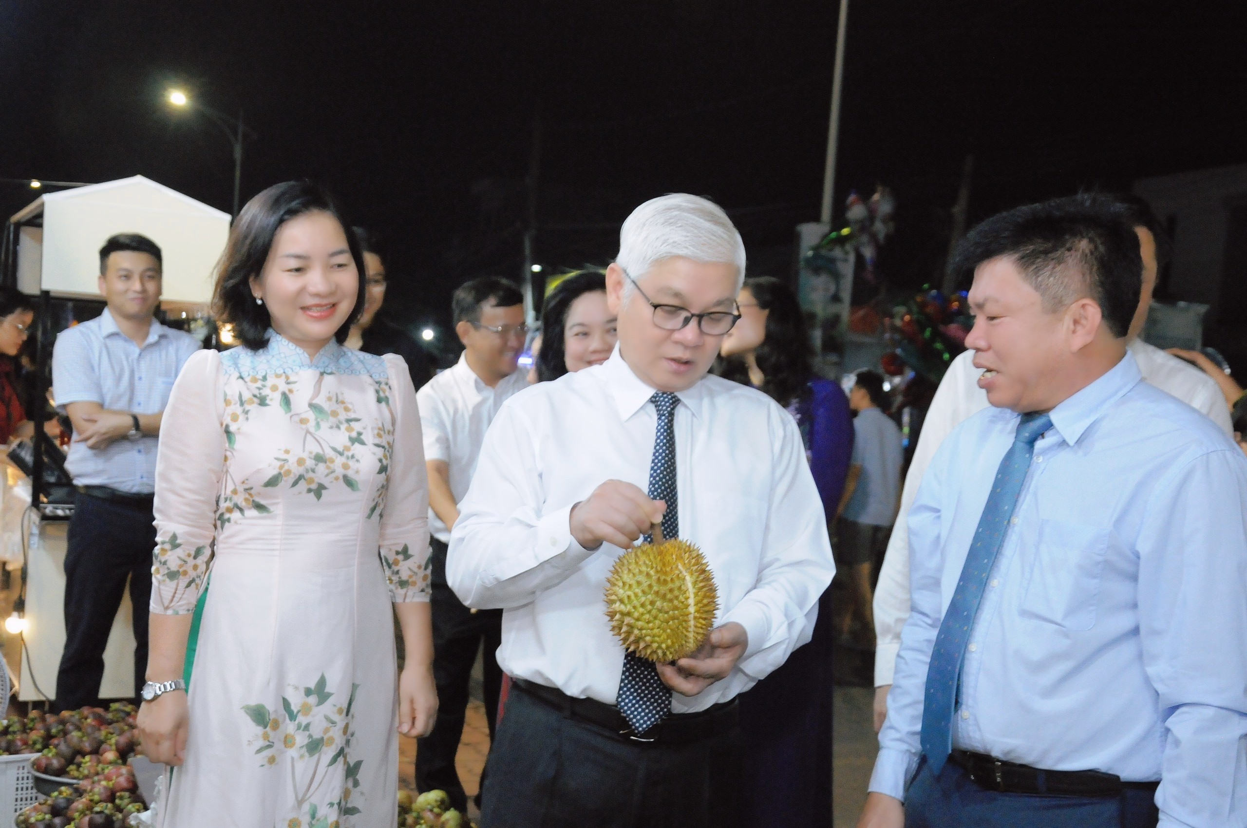 Văn hoá - Mê mẩn với lễ hội trái cây, hàng nghìn người tham dự ở Bình Dương (Hình 4).