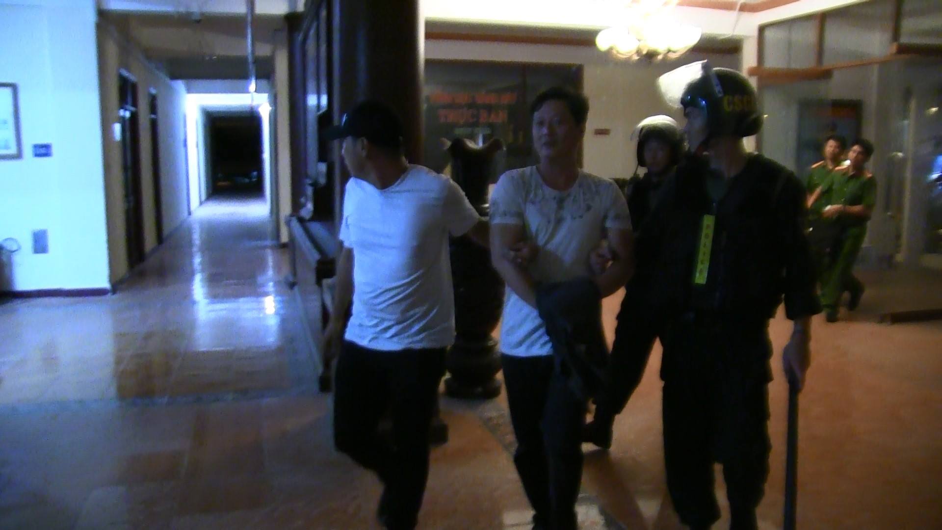 Pháp luật - Clip: Quá trình bắt giữ 'ông trùm’ đường dây đánh bạc, thầu đề siêu 'khủng'