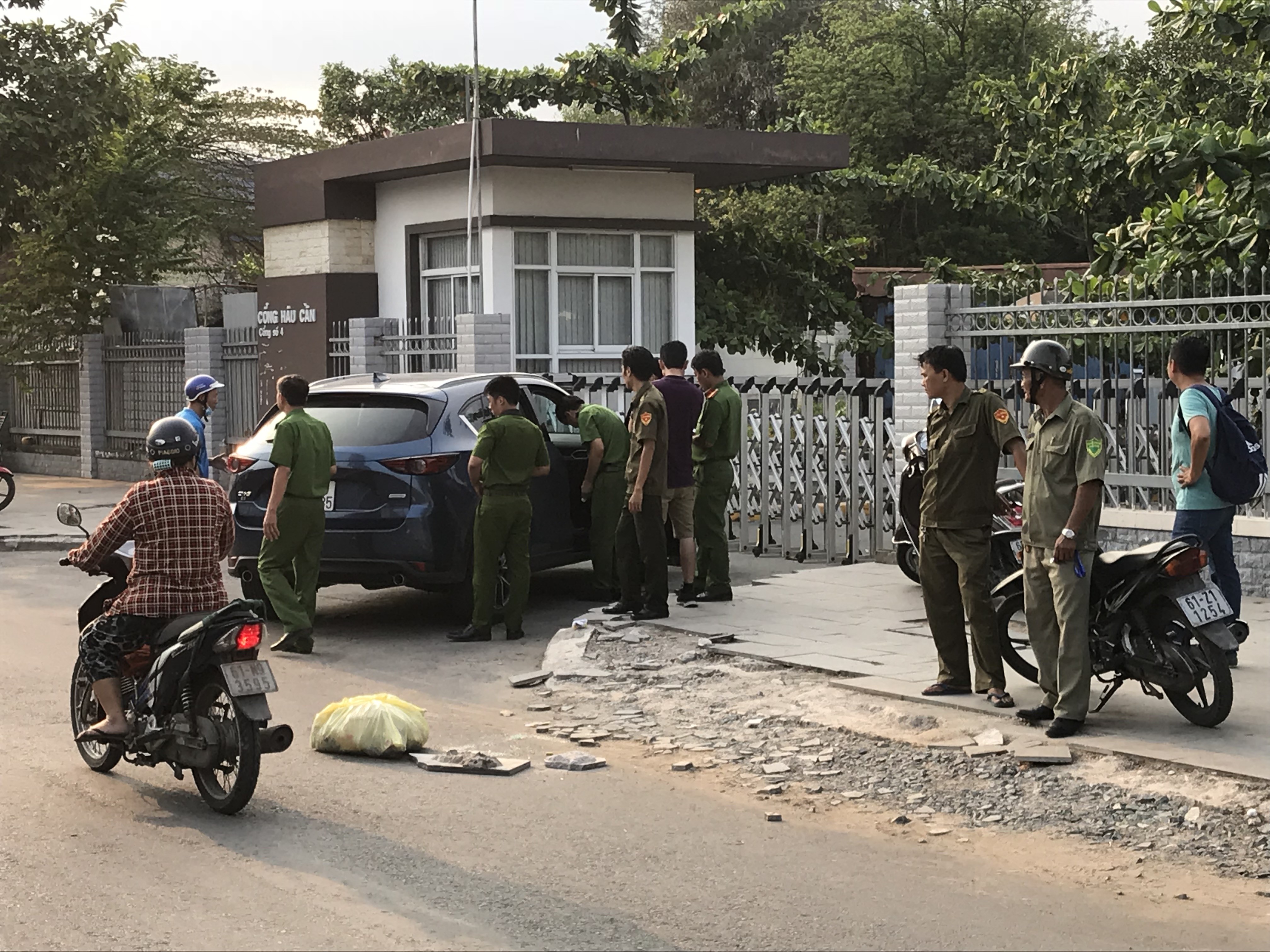 'Đạo chích' đập kính xe ô tô đậu trên vỉa hè, trộm hơn 1 tỷ đồng (Hình 2).