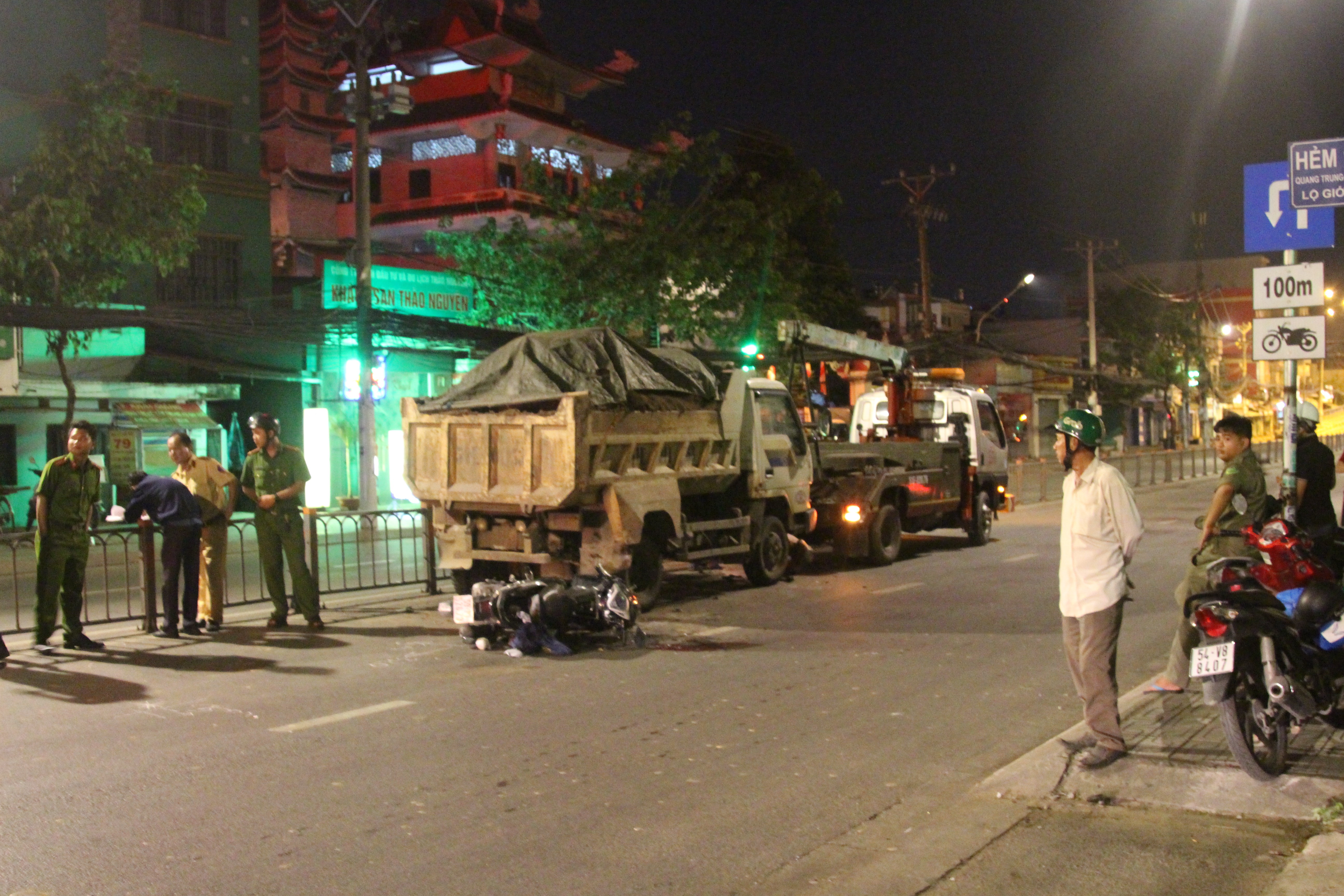 Tin nhanh - TP.HCM: Liên tục xảy ra tai nạn giao thông, nhiều người thương vong (Hình 2).