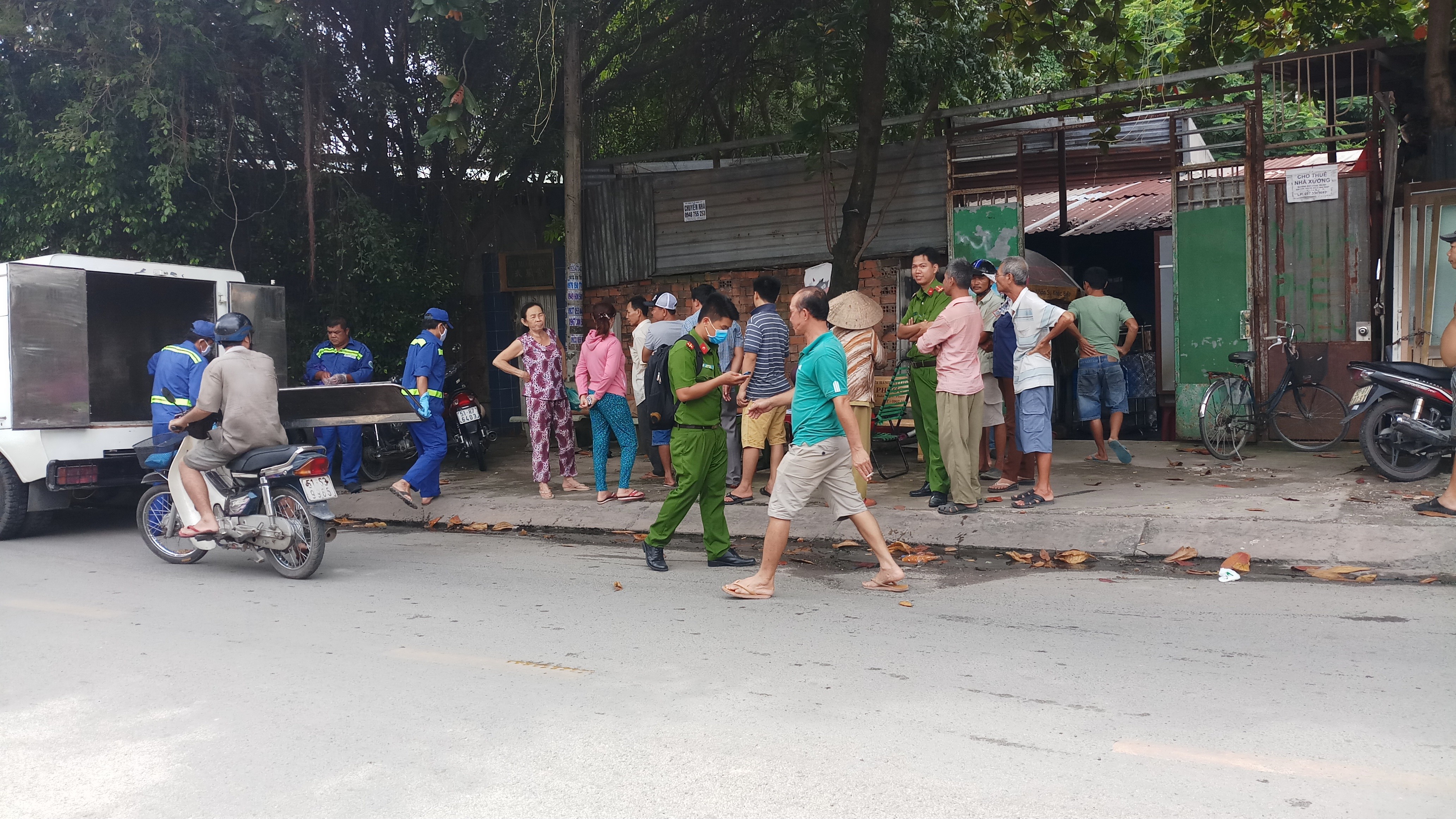 An ninh - Hình sự - Điều tra nguyên nhân người đàn ông được phát hiện tử vong trên ghế đá