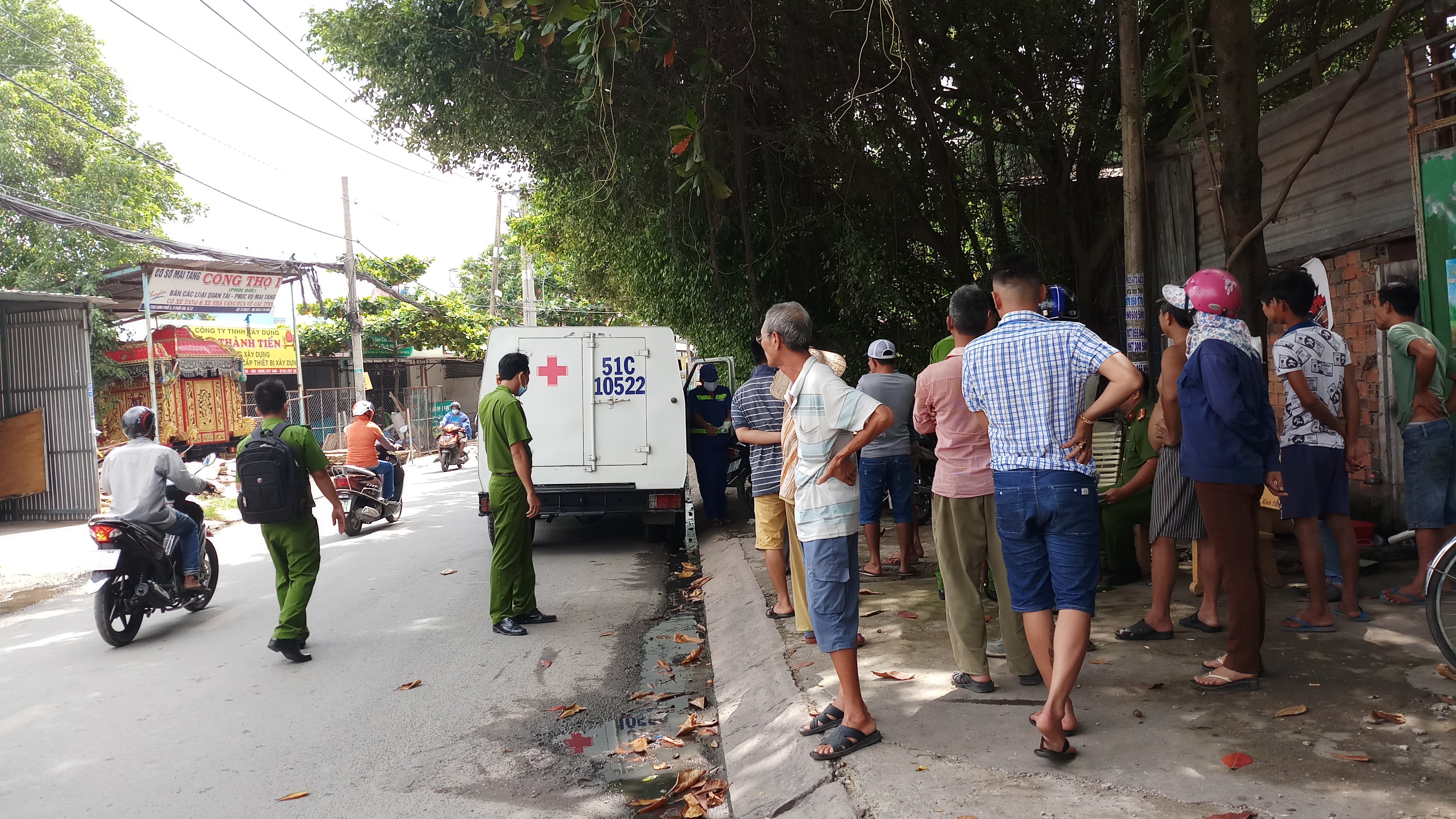 An ninh - Hình sự - Điều tra nguyên nhân người đàn ông được phát hiện tử vong trên ghế đá (Hình 2).