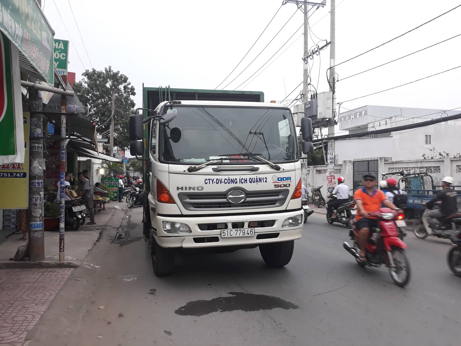 Tin nhanh - Va chạm với xe chở rác, 2 nam thanh niên tử vong tại chỗ (Hình 2).