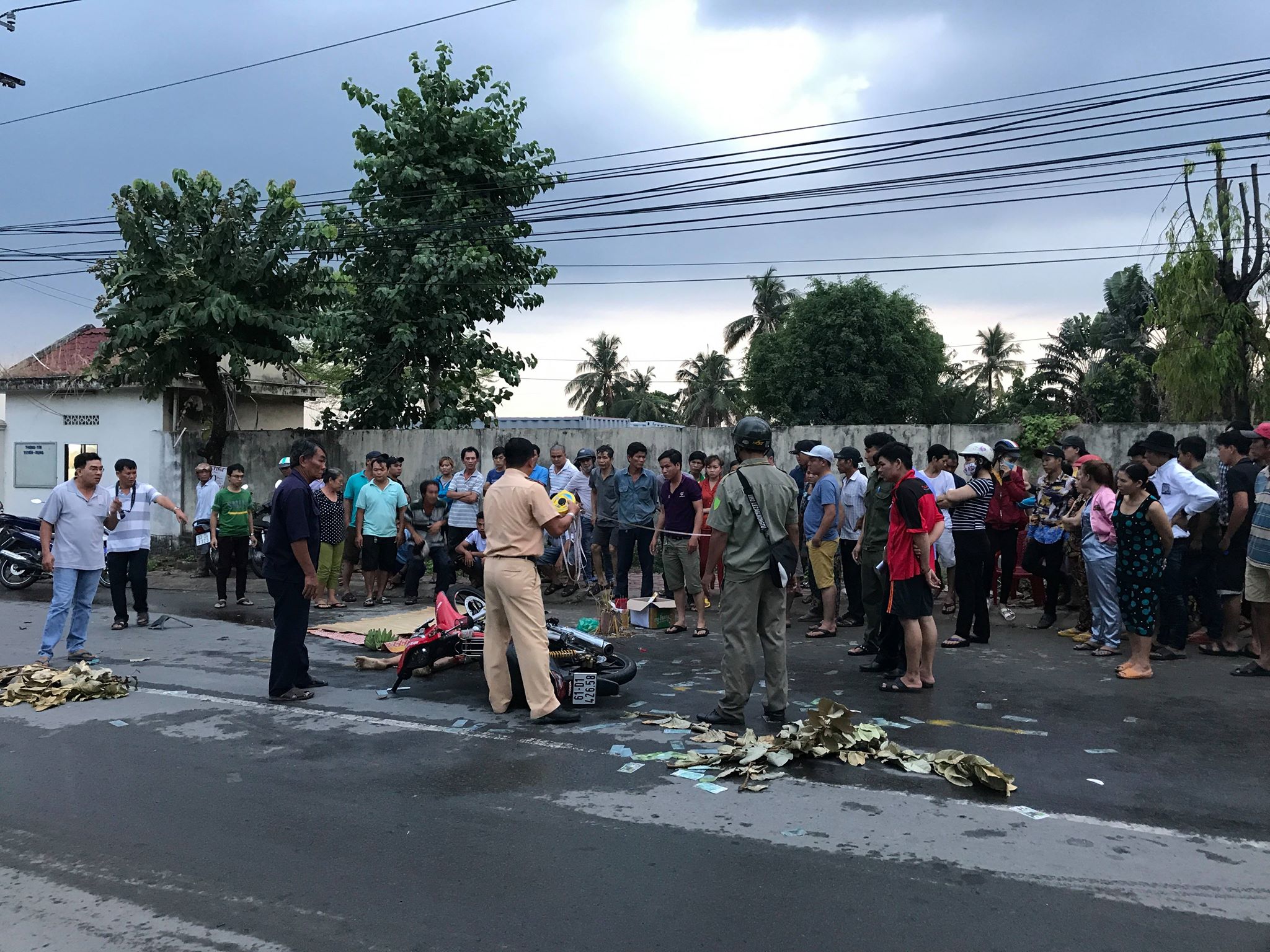 Tin nhanh - Xe máy đối đầu, 2 người thương vong (Hình 2).