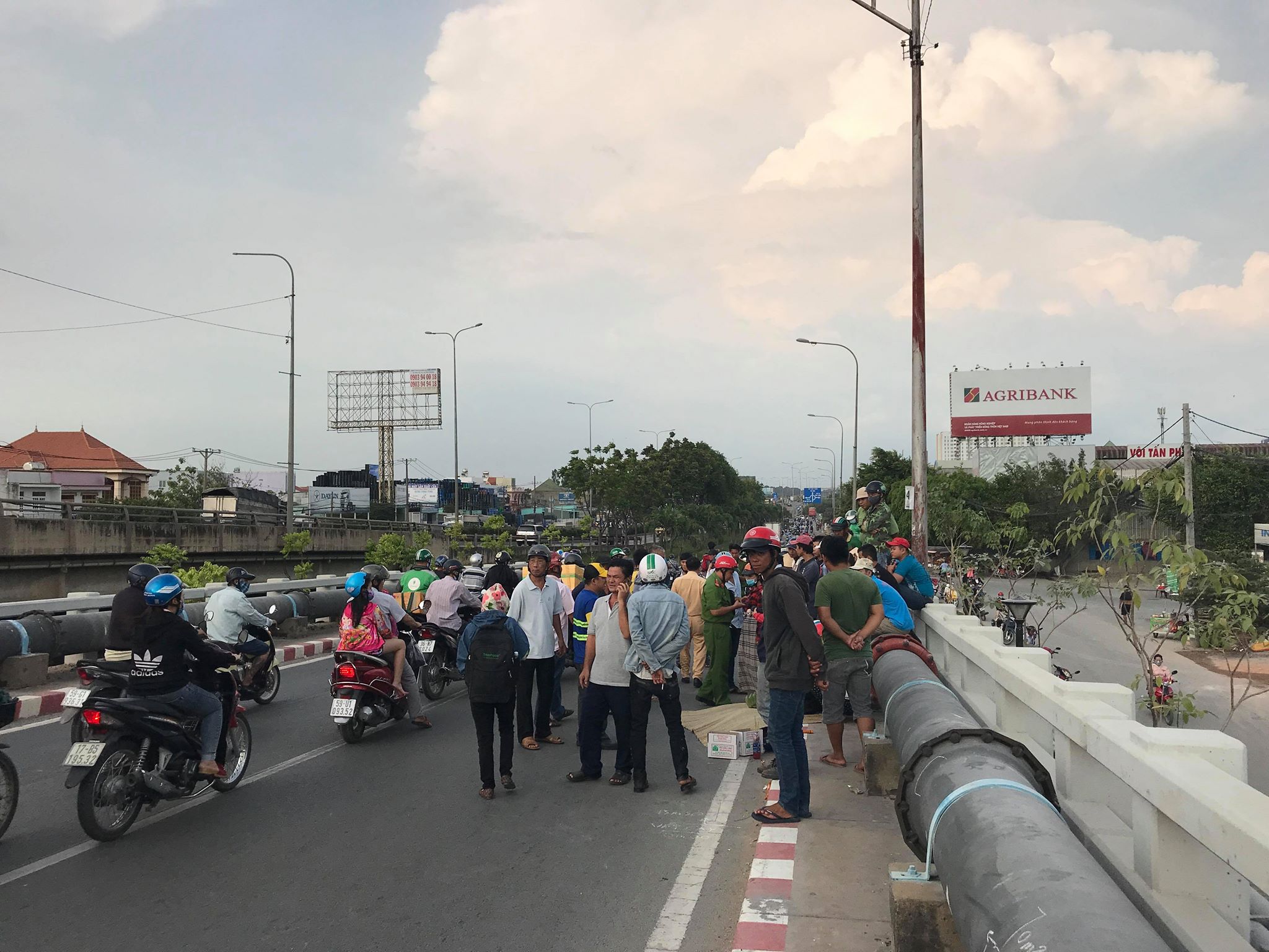 Tin nhanh - Đang chạy xe, người đàn ông ngã xuống đường tử vong 