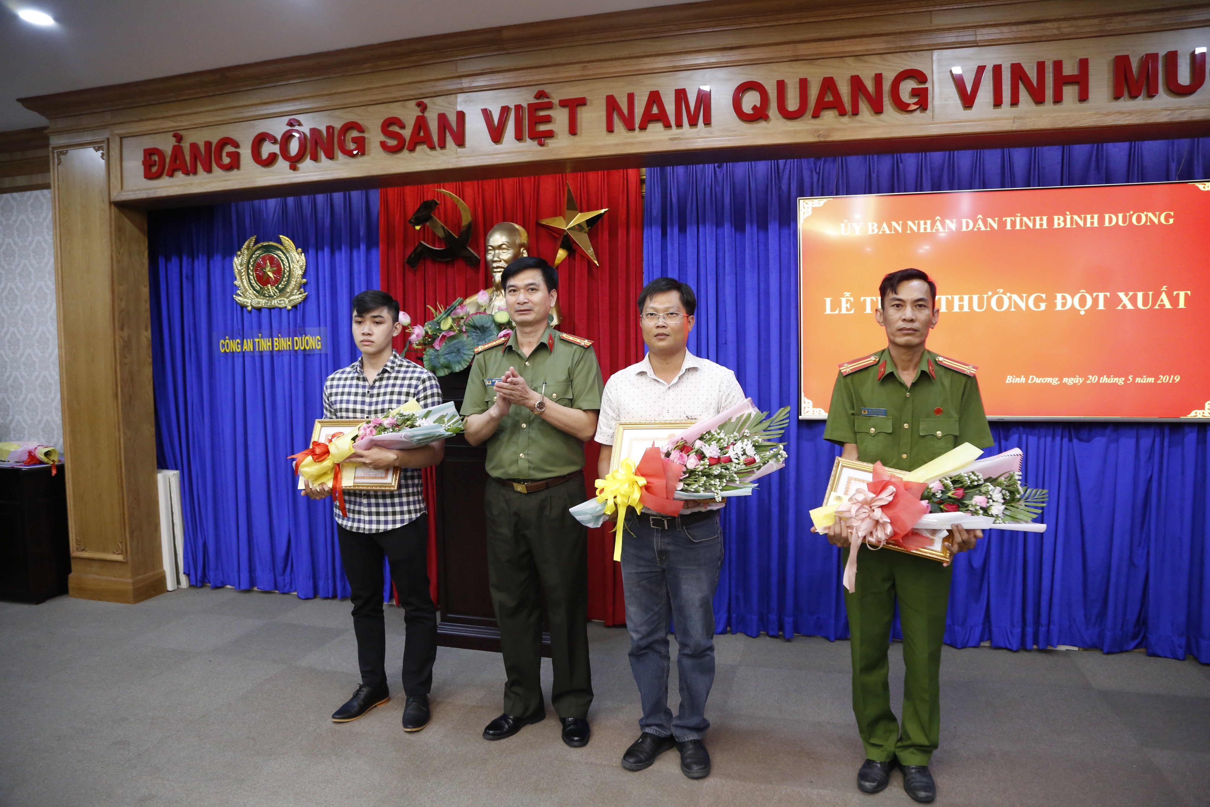 Hồ sơ điều tra - Vụ hai thi thể trong thùng bê tông: Khen thưởng người dân giúp công an phá án