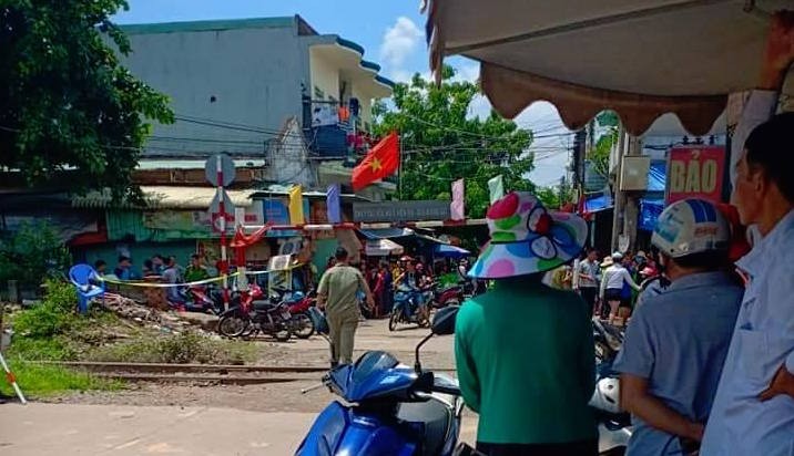 Tin nhanh - Nóng: Kinh hoàng phát hiện cả gia đình 3 người tử vong trong phòng trọ (Hình 2).