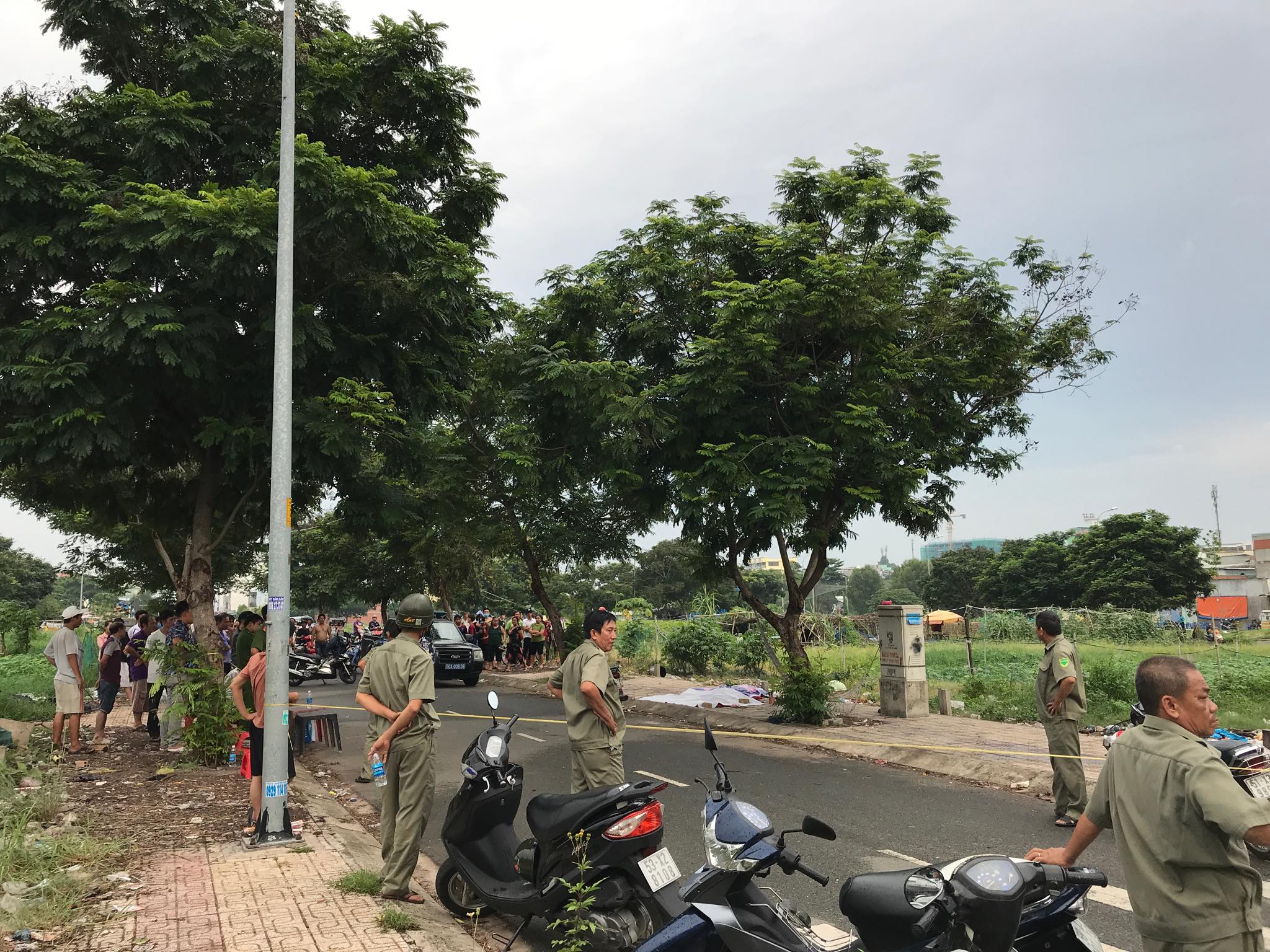 An ninh - Hình sự - Hoảng hồn phát hiện người đàn ông tử vong bất thường tại bãi đất trống (Hình 2).