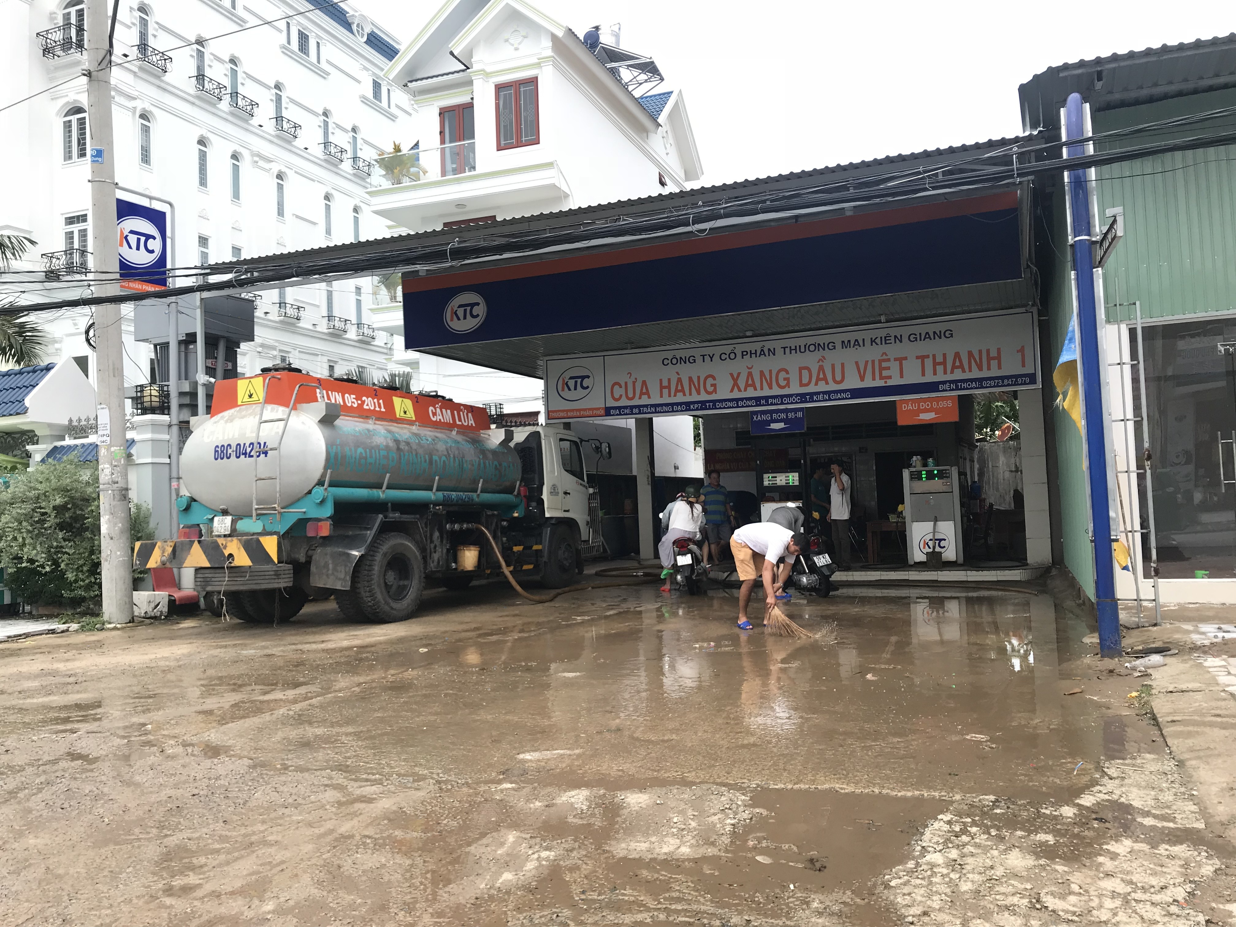 Tin nhanh - Chùm ảnh: Đảo ngọc Phú Quốc sau những ngày chìm trong 'biển nước'