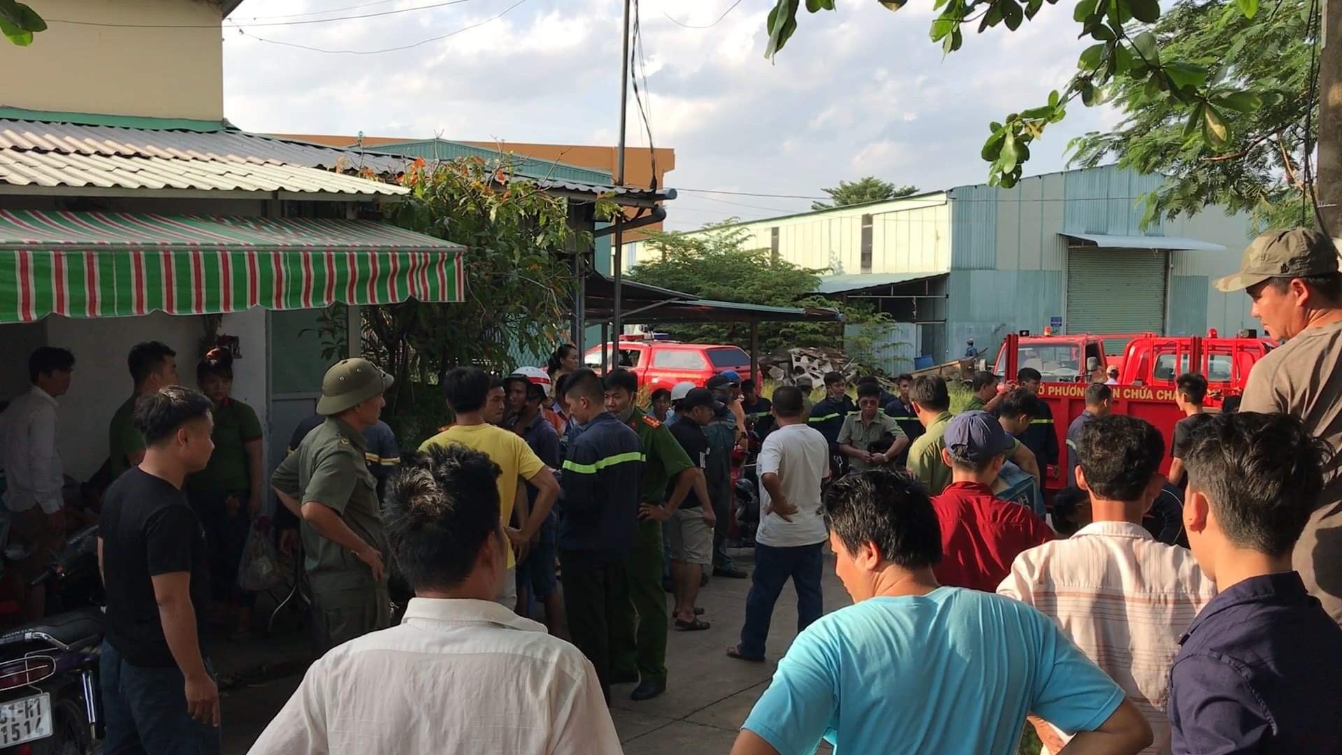 Tin nhanh - Nhậu cạnh hồ đá rồi nhảy xuống bơi, người đàn ông đuối nước tử vong (Hình 3).