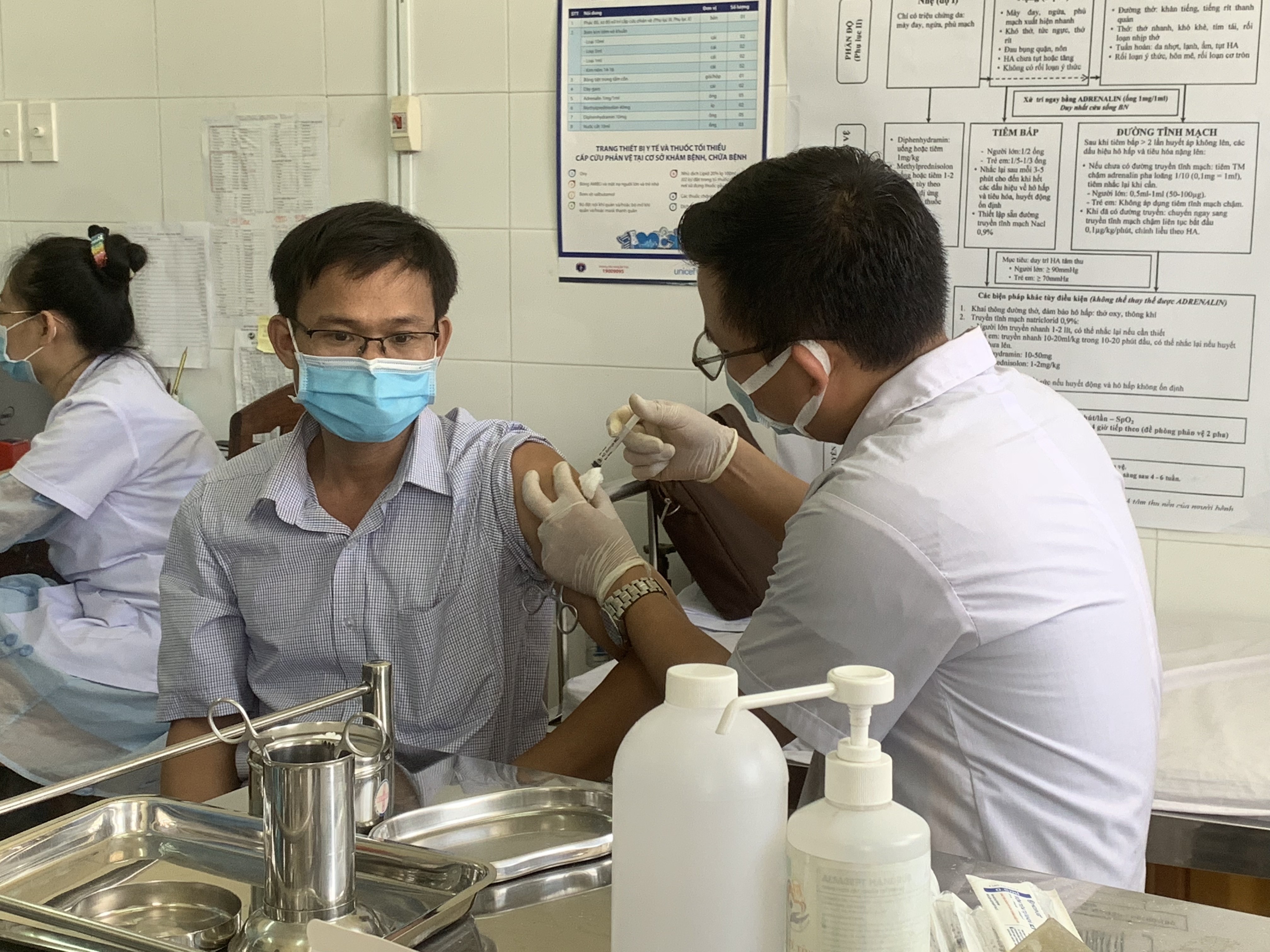 Sự kiện - Bình Dương: Tiêm vaccine phòng Covid-19 cho hơn 1.000 người (Hình 4).