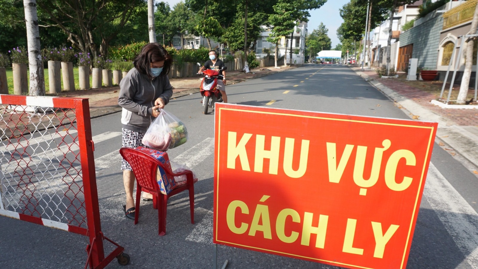 Sự kiện - Bình Dương: Phong toả nhiều địa điểm để phòng chống dịch Covid-19