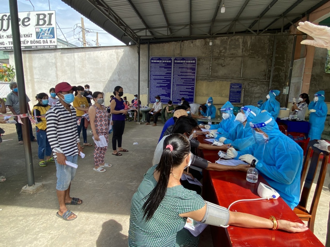 Sự kiện - Bình Dương sẽ tiêm vắc-xin cho người ngoại tỉnh quay lại làm việc