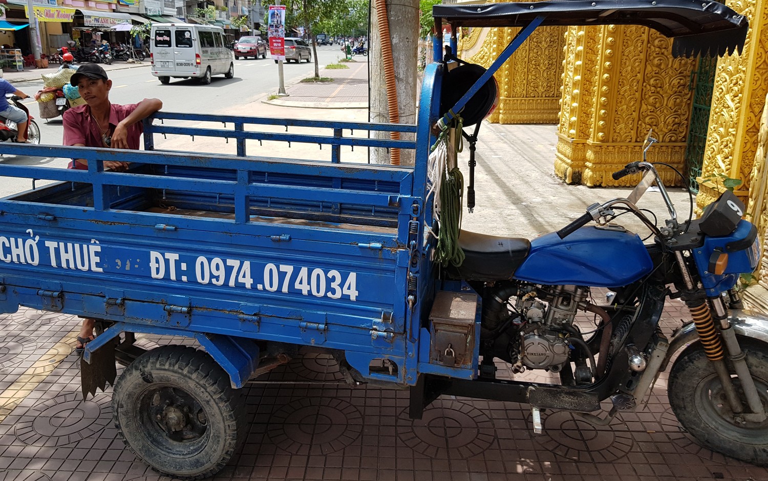 Xã hội - Sản phụ sinh con khi chồng dừng xe máy tại chốt đèn đỏ (Hình 2).