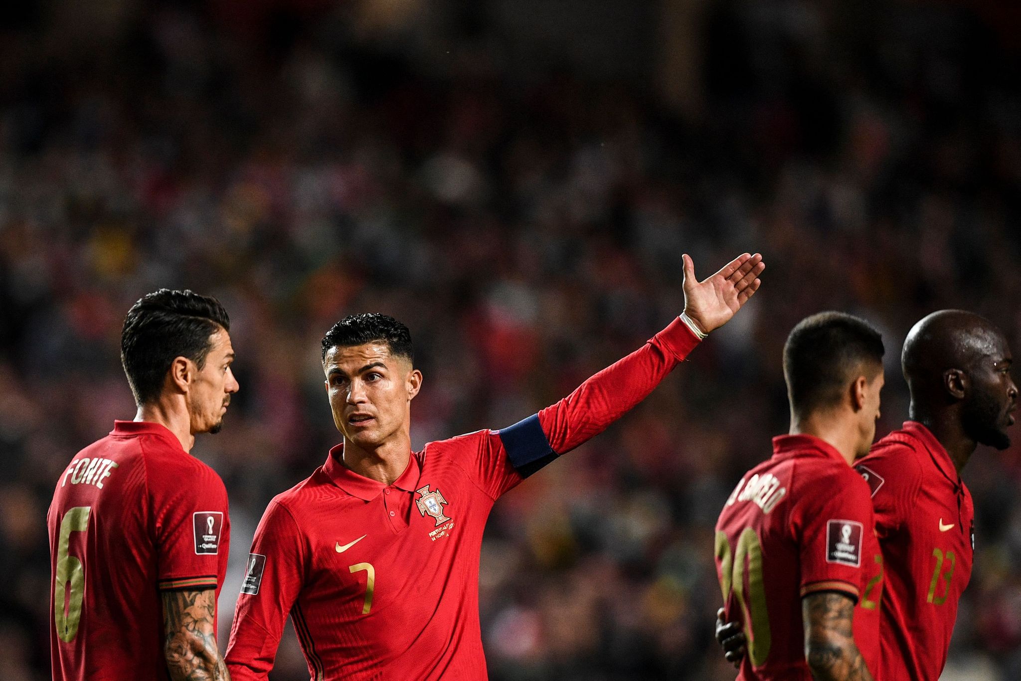 Thể thao - Ronaldo và Bồ Đào Nha có còn hy vọng dự World Cup 2022? (Hình 2).