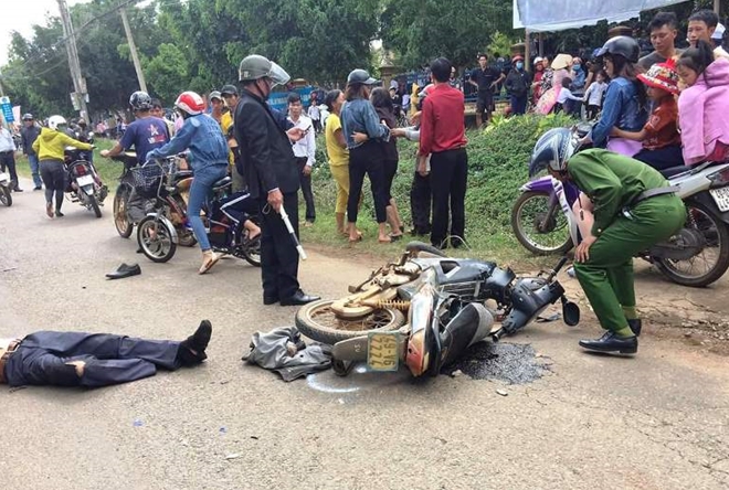 Tin nhanh - Tin tức giao thông ngày 8/11: Sà lan bất ngờ chìm trong đêm (Hình 4).