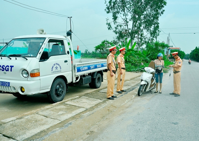 Tin nhanh - Bỏ đề xuất quy định thời hạn giấy phép lái xe còn 5 năm