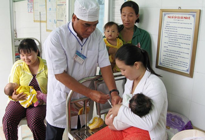 Sức khỏe - Dịch tay ch&acirc;n miệng tiếp tục ho&agrave;nh h&agrave;nh ở TP.HCM, nguy cơ b&ugrave;ng ph&aacute;t tại H&agrave; Nội (H&igrave;nh 2).