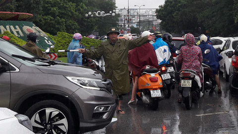 Tin nhanh - Thanh Hóa ngập như sông sau mưa lớn (Hình 6).