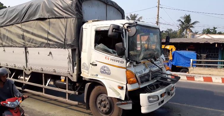 Tin nhanh - TP.HCM: Liên tiếp các vụ tai nạn giao thông xảy ra gây ách tắc nghiêm trọng (Hình 3).