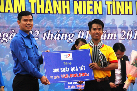 Tin nhanh - Quảng Nam: 4 thanh niên được trao tặng Huy hiệu Tuổi trẻ dũng cảm (Hình 4).