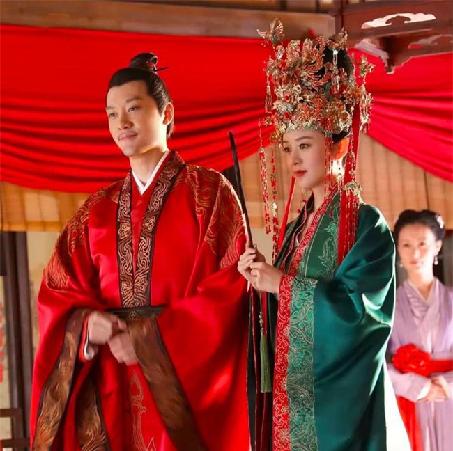 Ngôi sao - Triệu Lệ Dĩnh hé lộ điều gì sau thời gian dài 'trốn thế giới' cùng tân lang Phùng Thiệu Phong (Hình 3).