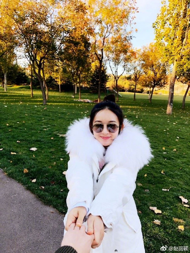 Ngôi sao - Triệu Lệ Dĩnh hé lộ điều gì sau thời gian dài 'trốn thế giới' cùng tân lang Phùng Thiệu Phong (Hình 4).