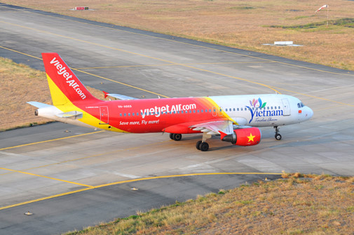 Tin nhanh - Máy bay Vietjet hạ cánh khẩn cấp ở Đà Nẵng để kiểm tra kỹ thuật