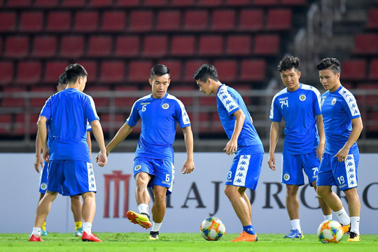 Thể thao - Quang Hải cùng đồng đội quyết đấu  với Á quân Thai League tại Bangkok