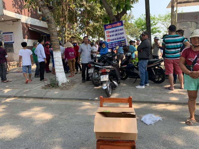 Tin nhanh - 3 công nhân thương vong vì bị điện giật trong lúc sửa hồ cá (Hình 3).