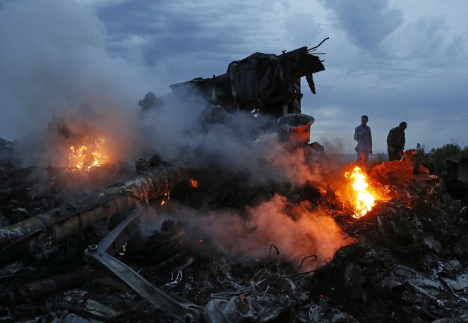 Ngày 17/7/2014, máy bay MH17 của Hãng hàng không Malaysia đã bị bắn hạ và rơi xuống khu vực đang diễn ra chiến sự tại Ukraine. Hậu quả là 298 người đã bỏ mạng trước khi trở về Kuala Lumpur từ Amsterdam.
