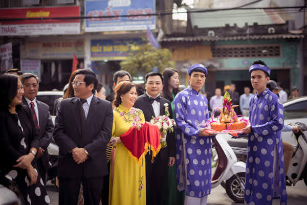 Gia đ&igrave;nh - Tục &ldquo;cha đưa mẹ đ&oacute;n&rdquo; trong đ&aacute;m cưới c&oacute; &yacute; nghĩa như thế n&agrave;o? (H&igrave;nh 3).