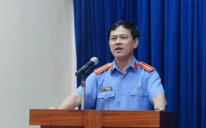 Xi nhan Trái Phải - Nguyên Viện phó VKSND sàm sỡ bé gái: Kẻ thù lớn nhất của đời người là chính mình