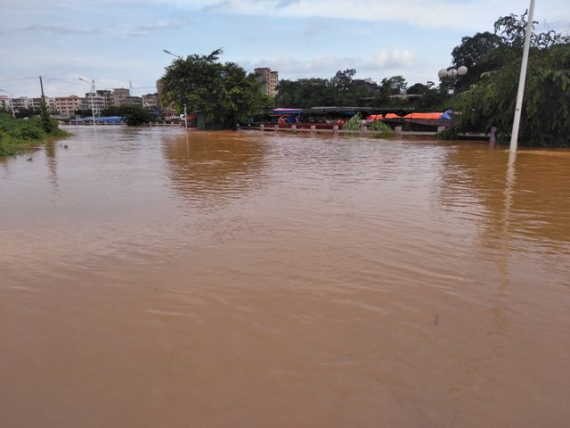 Môi trường - Lũ lớn càn quét Móng Cái, nhấn chìm phương tiện, cuốn trôi người dân (Hình 4).
