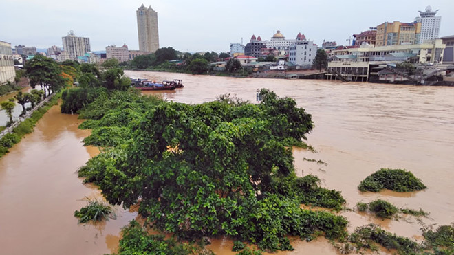 Môi trường - Lũ lớn càn quét Móng Cái, nhấn chìm phương tiện, cuốn trôi người dân
