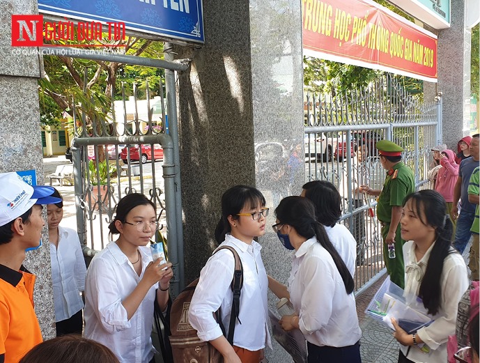 Giáo dục - Sĩ tử cười 'như được mùa' sau khi thi môn Ngữ văn THPT Quốc gia 2019 (Hình 11).