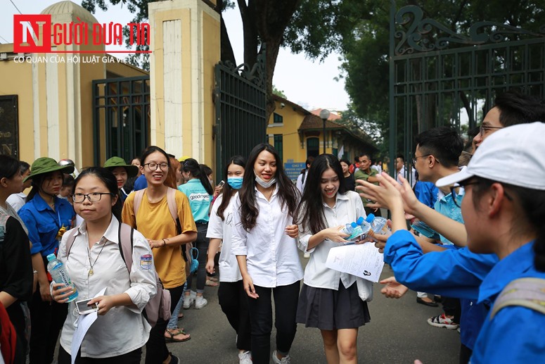 Giáo dục - Sĩ tử cười 'như được mùa' sau khi thi môn Ngữ văn THPT Quốc gia 2019 (Hình 8).