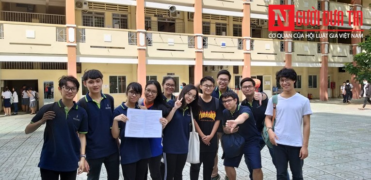Giáo dục - Sĩ tử cười 'như được mùa' sau khi thi môn Ngữ văn THPT Quốc gia 2019