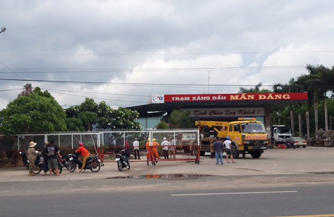 Tin nhanh - Điều khiển cần cẩu chạm dây điện, tài xế tử vong, phụ xe nguy kịch