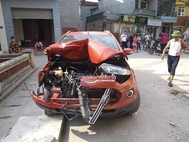 Tin nhanh - Tài xế lái xe Ford EcoSport lạng lách, gây tai nạn liên hoàn rồi bỏ trốn (Hình 4).