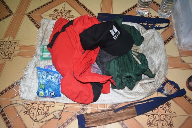 An ninh - H&igrave;nh sự - Truy t&igrave;m 2 đối tượng bỏ lại gần 9.000 vi&ecirc;n ma t&uacute;y, tẩu tho&aacute;t v&agrave;o rừng (H&igrave;nh 2).