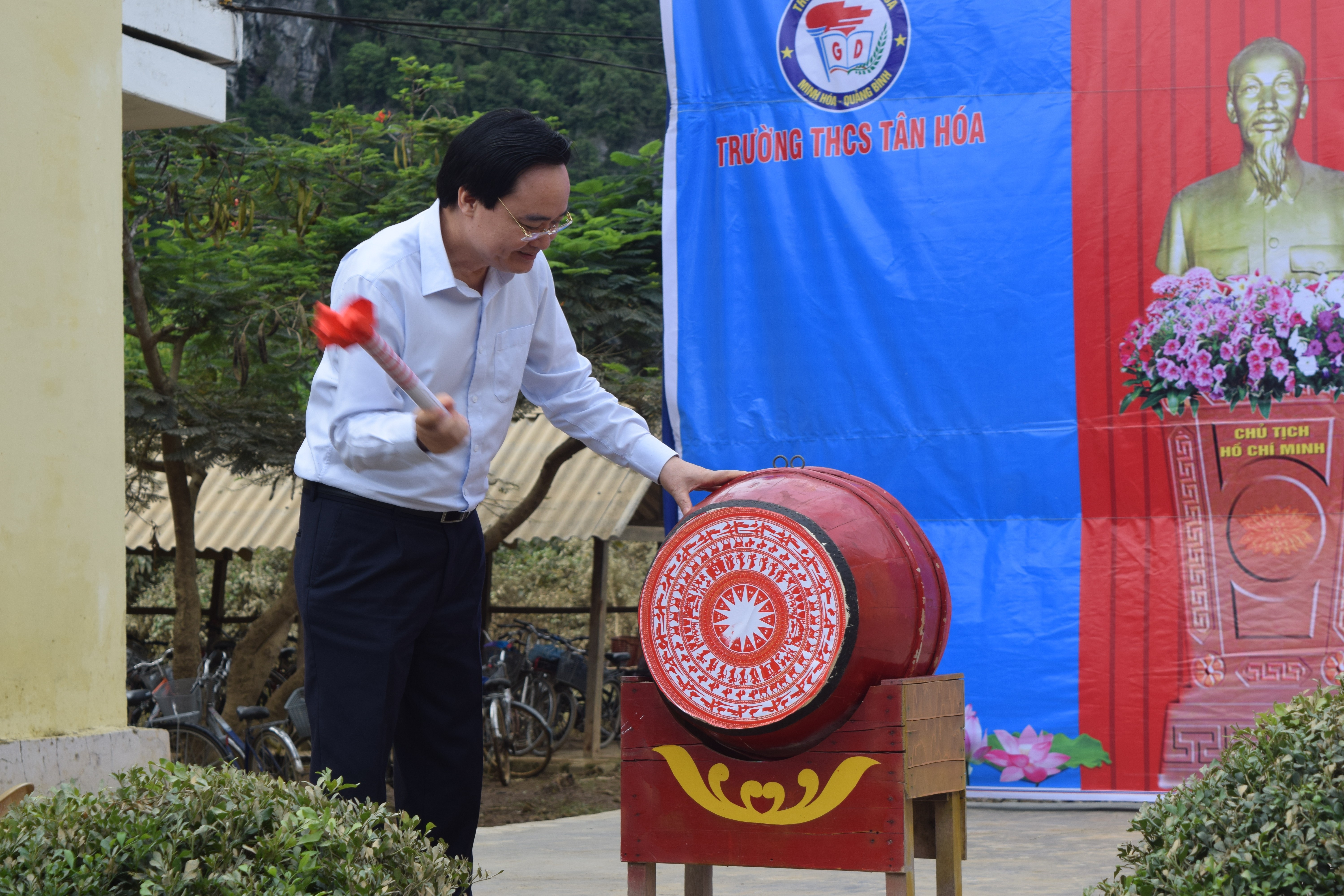 Tin nhanh - Không thể bỏ lỡ: 2 người tử vong khi xuống tầng hầm khách sạn, Bộ GTVT yêu cầu đình chỉ nhiều lãnh đạo vụ đường 250 tỷ nứt toác  (Hình 3).