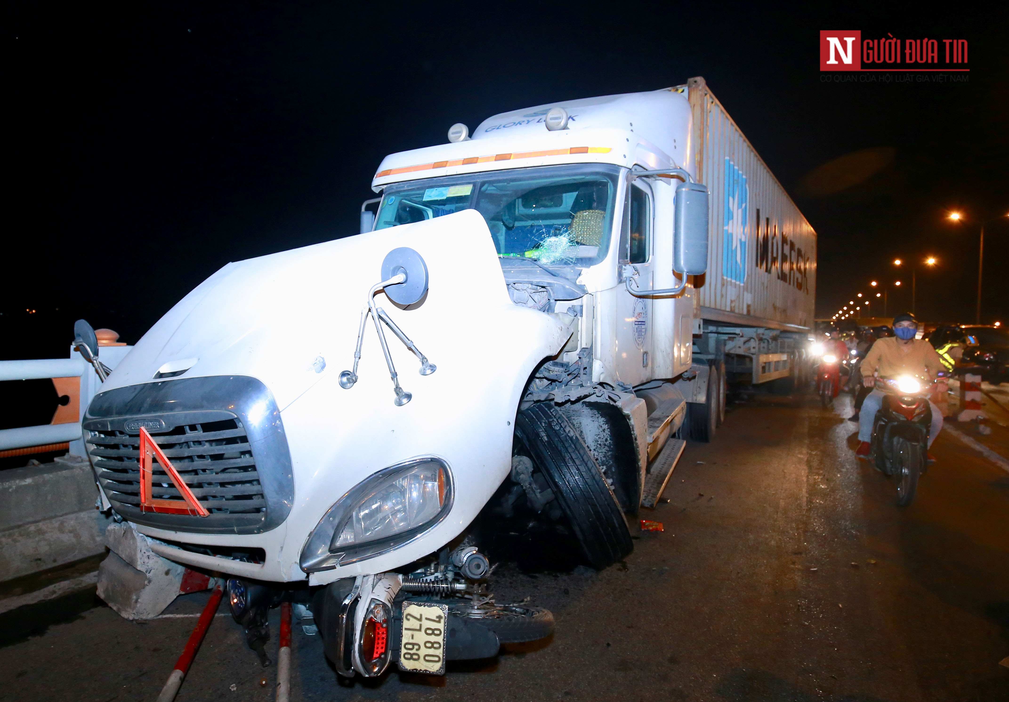 Tin nhanh - Không thể bỏ lỡ: Giáo viên “chủ hụi” ôm tiền tỷ bỏ trốn; Danh tính tài xế xe container đâm liên hoàn trên cầu Thanh Trì  (Hình 2).