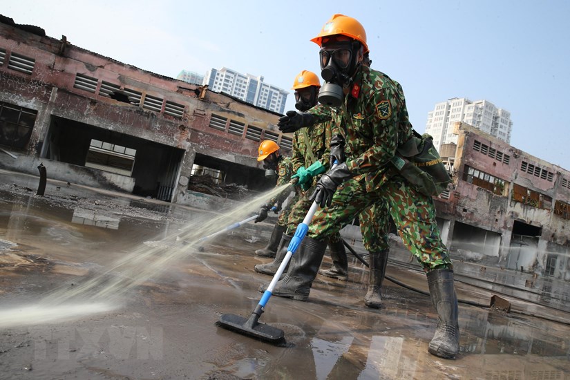 Tin nhanh - Không thể bỏ lỡ: Nữ hành khách bị phạt 8,5 triệu đồng vì trộm áo phao trên máy bay, Người đàn ông quát 'Mày biết tao là ai không?' và đánh phụ nữ ở cây ATM (Hình 3).