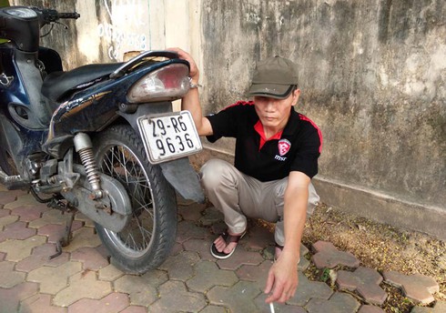 An ninh - Hình sự - Nghênh ngang chạy SH không biển giữa đường, nam thanh niên bị bắt vì tàng trữ ma túy (Hình 4).